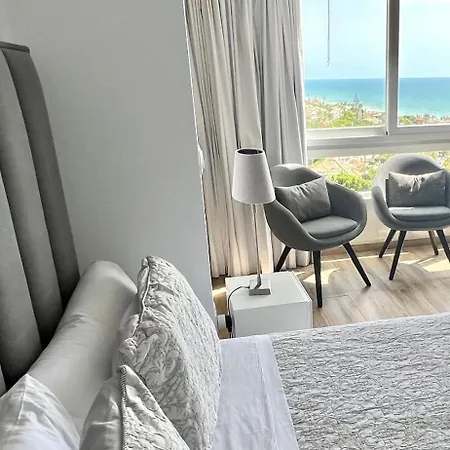 Beachfront - Beachside With Stunning Sea Views *