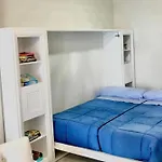 Beachfront - Beachside With Stunning Sea Views アパート *