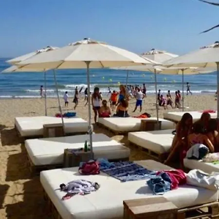 Lejlighed Beachfront - Beachside With Stunning Sea Views *