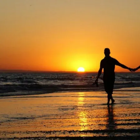 Beachfront - Beachside With Stunning Sea Views