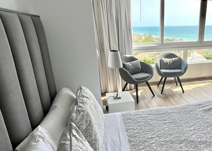 Beachfront - Beachside With Stunning Sea Views *