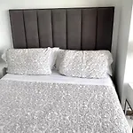 Beachfront - Beachside With Stunning Sea Views Apartman