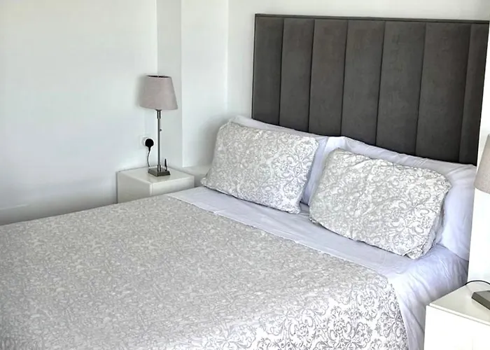 Beachfront - Beachside With Stunning Sea Views מארבלה