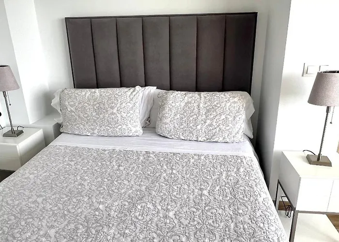Beachfront - Beachside With Stunning Sea Views דירה