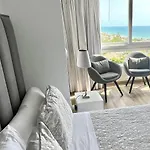 Beachfront - Beachside With Stunning Sea Views *