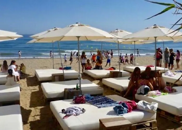 아파트 Beachfront - Beachside With Stunning Sea Views *